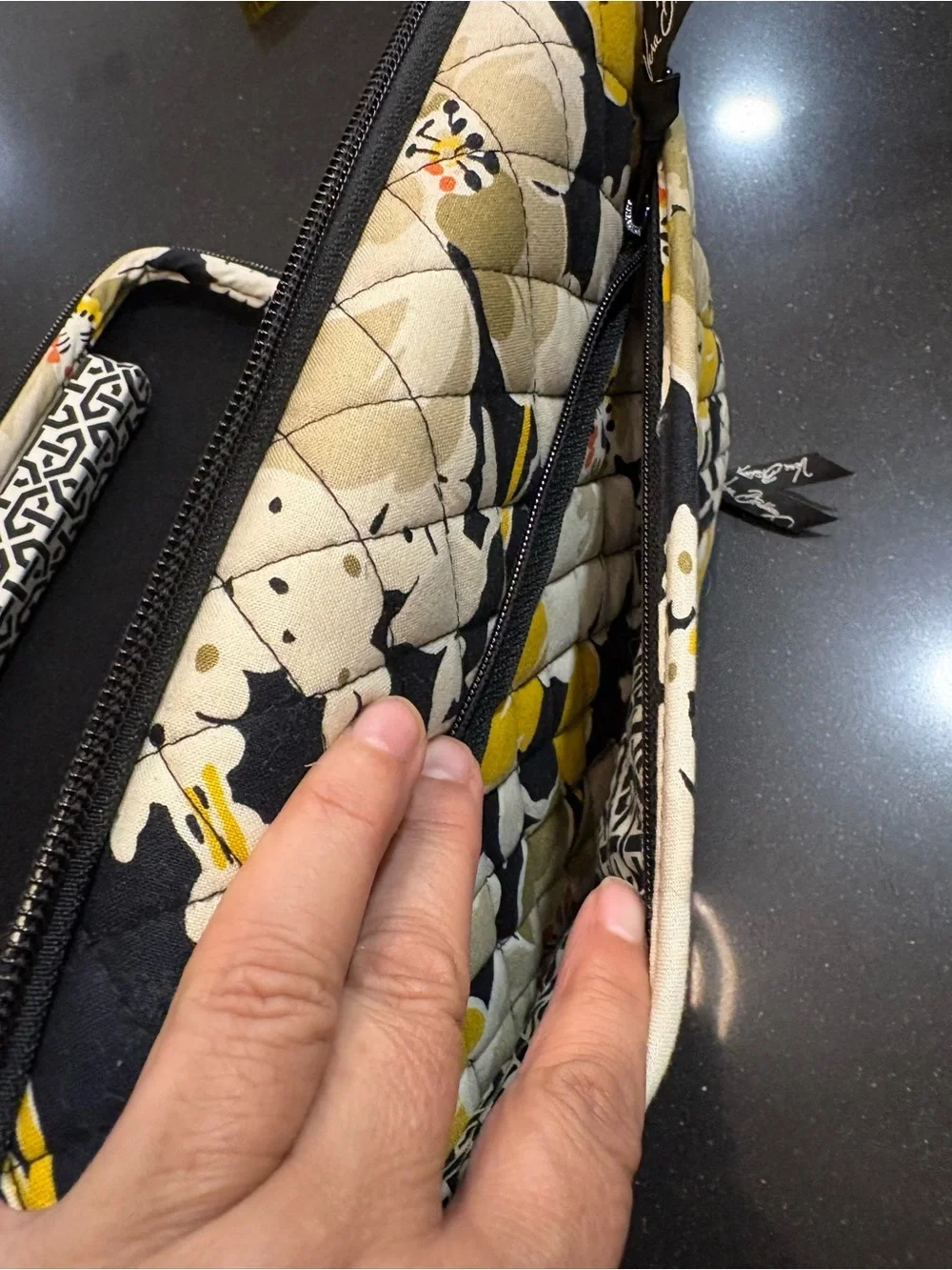 Vera Bradley Dogwood Adjustable E—Reader Hardcase